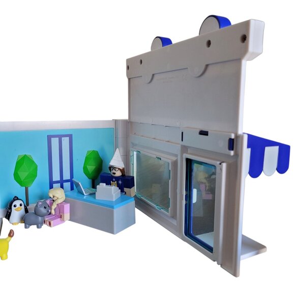 Roblox Adopt Me Pet Shop Deluxe Play Set with Accessories Complete Set - Picture 5 of 6